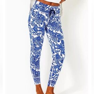 Lilly Pulitzer Luxletic UPF 50+ 28” Island Ride With Me Deeper Coconut Joggers